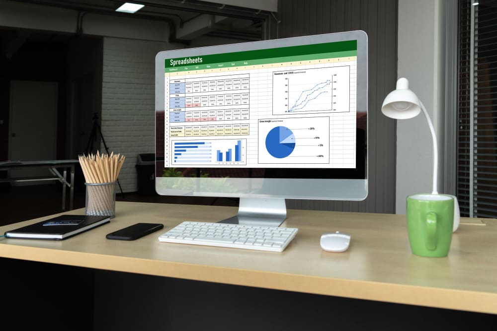 Tela de computador apresentando gráficos financeiros para demonstrar o cálculo do consultar o ipva detran,