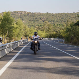 MPF pede isenção de motos no Pedágio Free Flow da Dutra: o que muda para quem roda de moto na BR-116